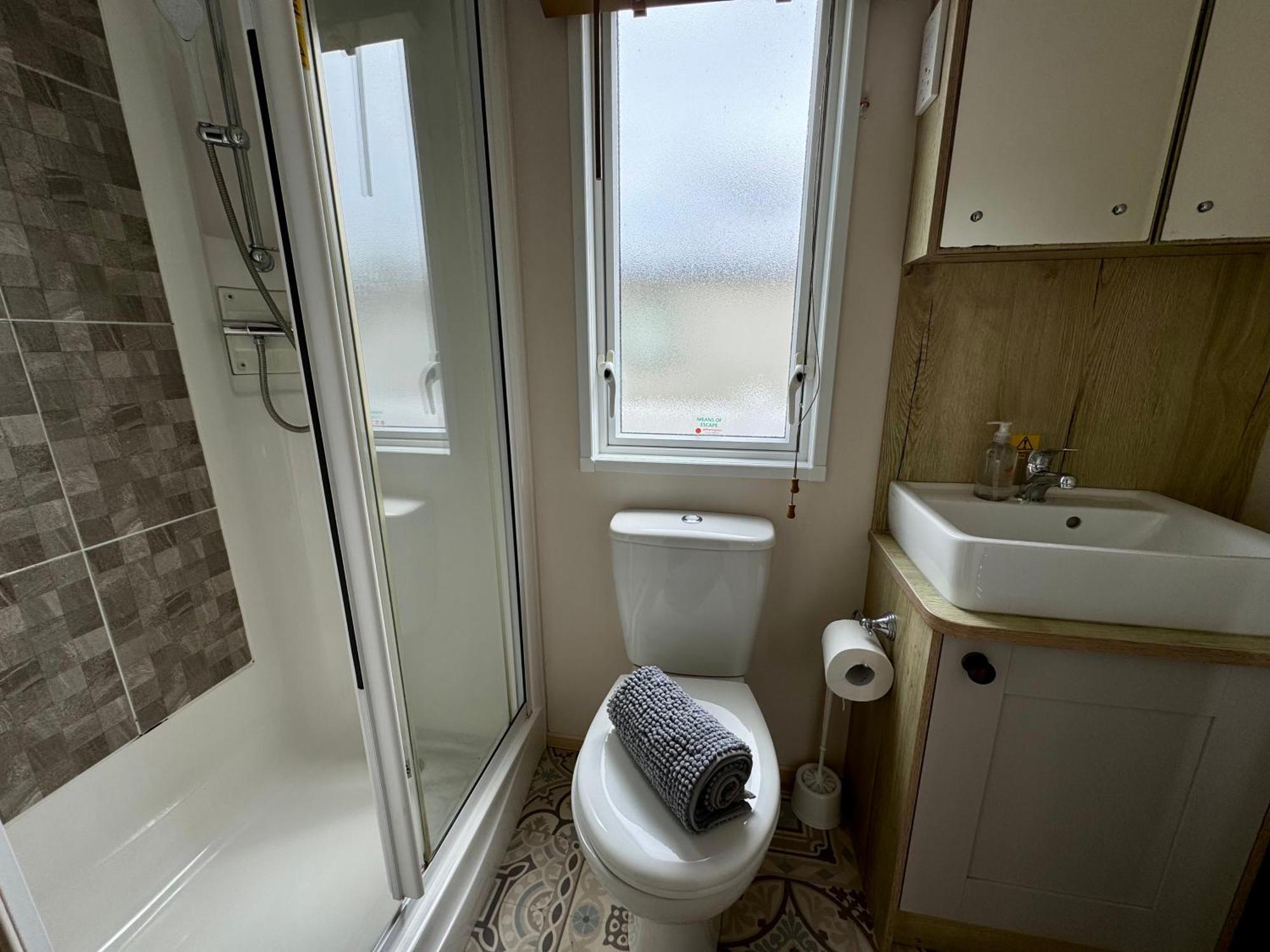 Paws Lodge, Hot Tub, Pet Friendly South Cerney Exterior foto